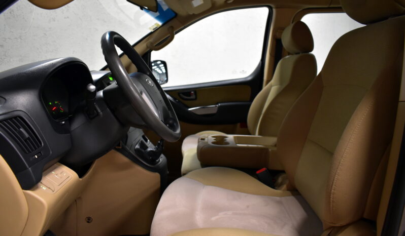 HYUNDAI H1 2.5 D 12P 6MT FULL 2015 lleno
