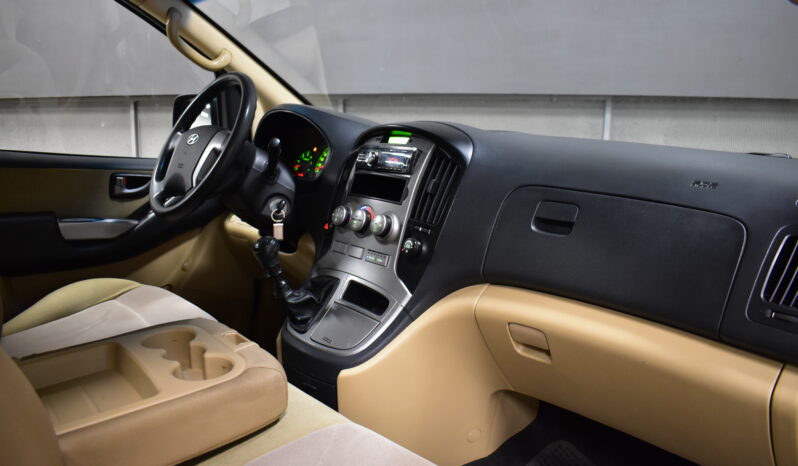 HYUNDAI H1 2.5 D 12P 6MT FULL 2015 lleno